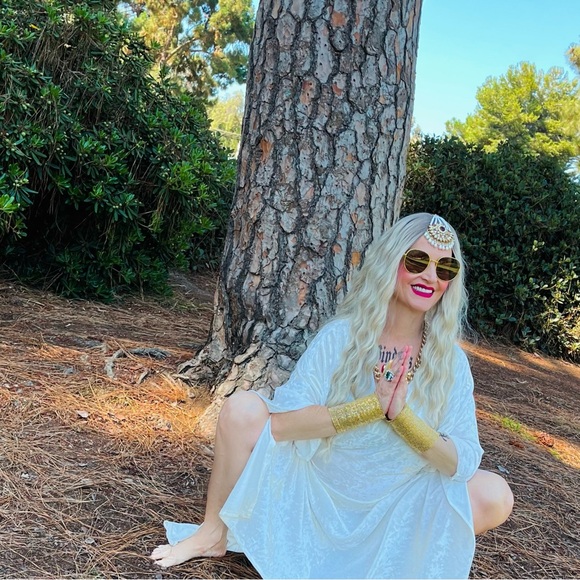 Gorgeous white Velvet  kaftan - Picture 4 of 6